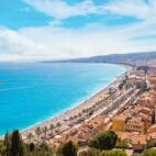 Panoramic view of beach in Nice Von Sergii Figurnyi