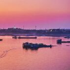 Panorama of Irrawaddy river and New Sagaing bridge, Mandalay, Myanmar Von efesenko